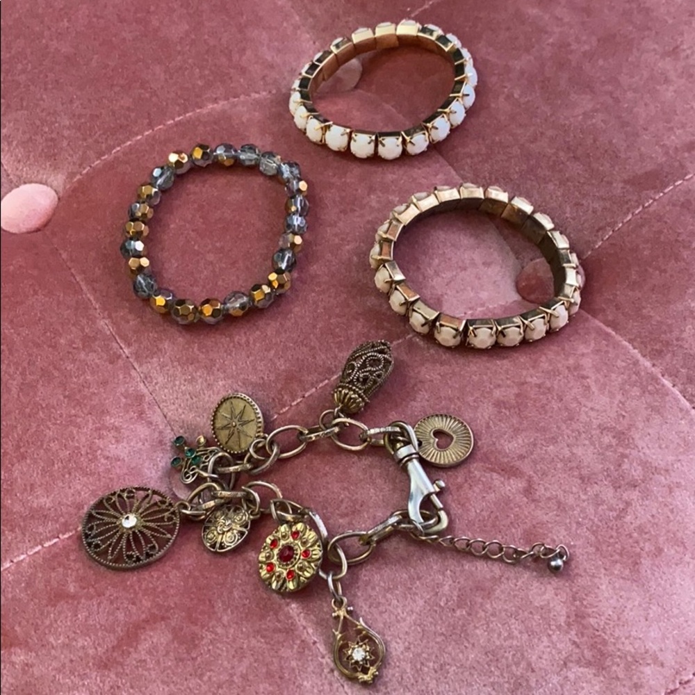 Assorted bracelets‎